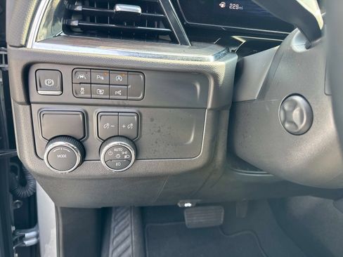 Used 2025 Chevrolet Suburban Premier image 33