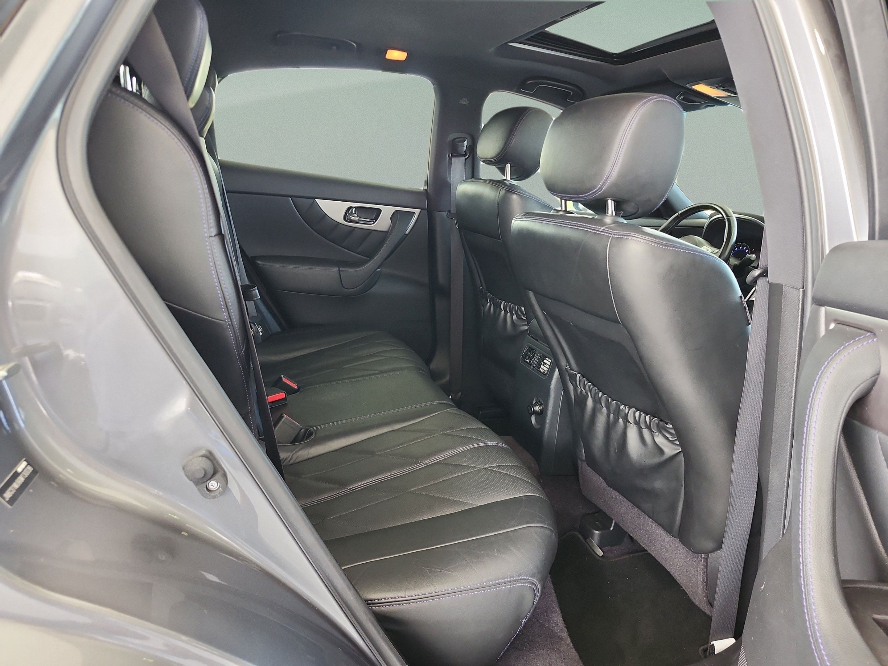 Used 2016 INFINITI QX70 2WD w/ Premium Package image 18