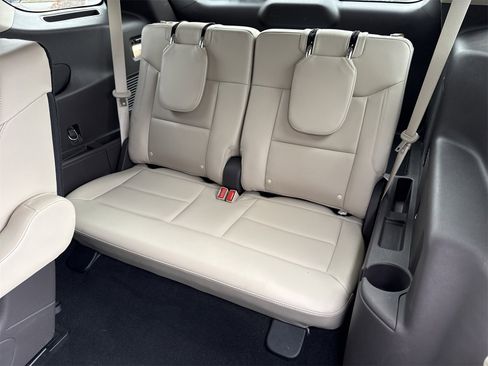 Used 2022 Ford Explorer Platinum w/ Equipment Group 601A image 12