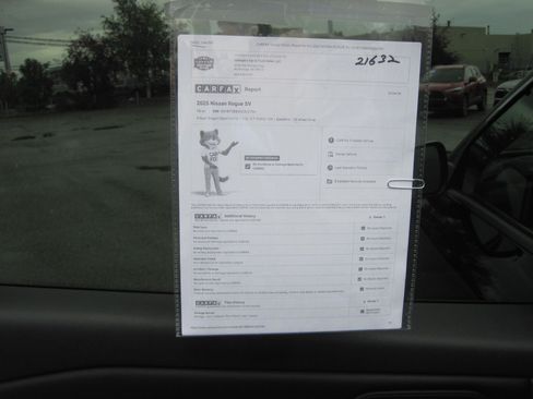 Used 2025 Nissan Rogue SV AWD/4WD image 11