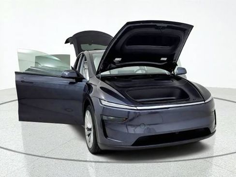 Used 2026 Tesla Model Y 2WD image 12