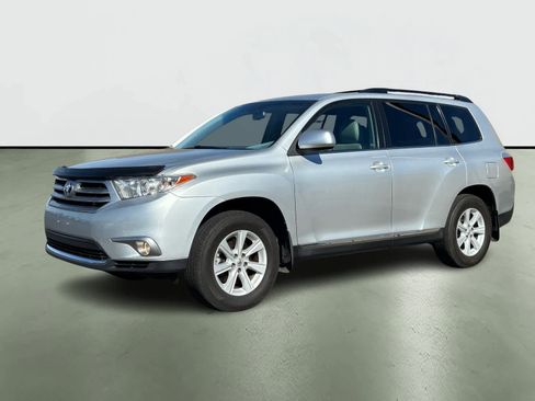Used 2012 Toyota Highlander SE w/ Tow Pkg image 2