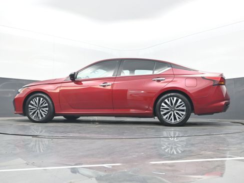 Used 2024 Nissan Altima 2.5 SV image 28