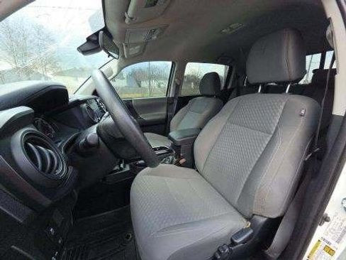 Used 2022 Toyota Tacoma SR image 7