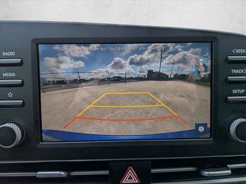 Used 2023 Hyundai Elantra SEL image 13