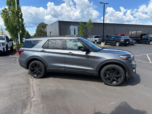 Used 2024 Ford Explorer ST-Line w/ Class IV Trailer Tow Package AWD/4WD image 4