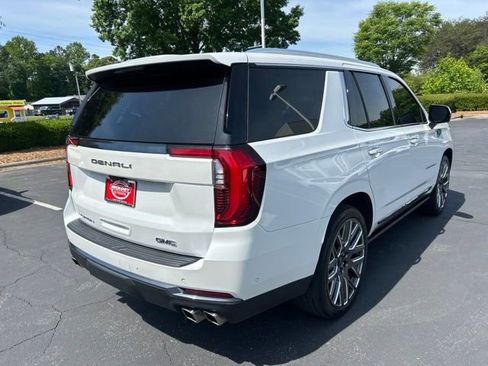 Used 2025 GMC Yukon Denali Ultimate AWD/4WD image 7