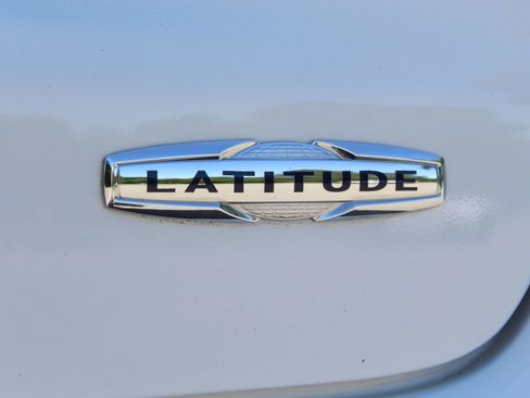 Used 2024 Jeep Compass Latitude AWD/4WD image 28
