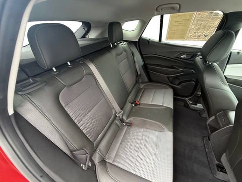 Used 2025 Chevrolet Trax LT FWD image 25
