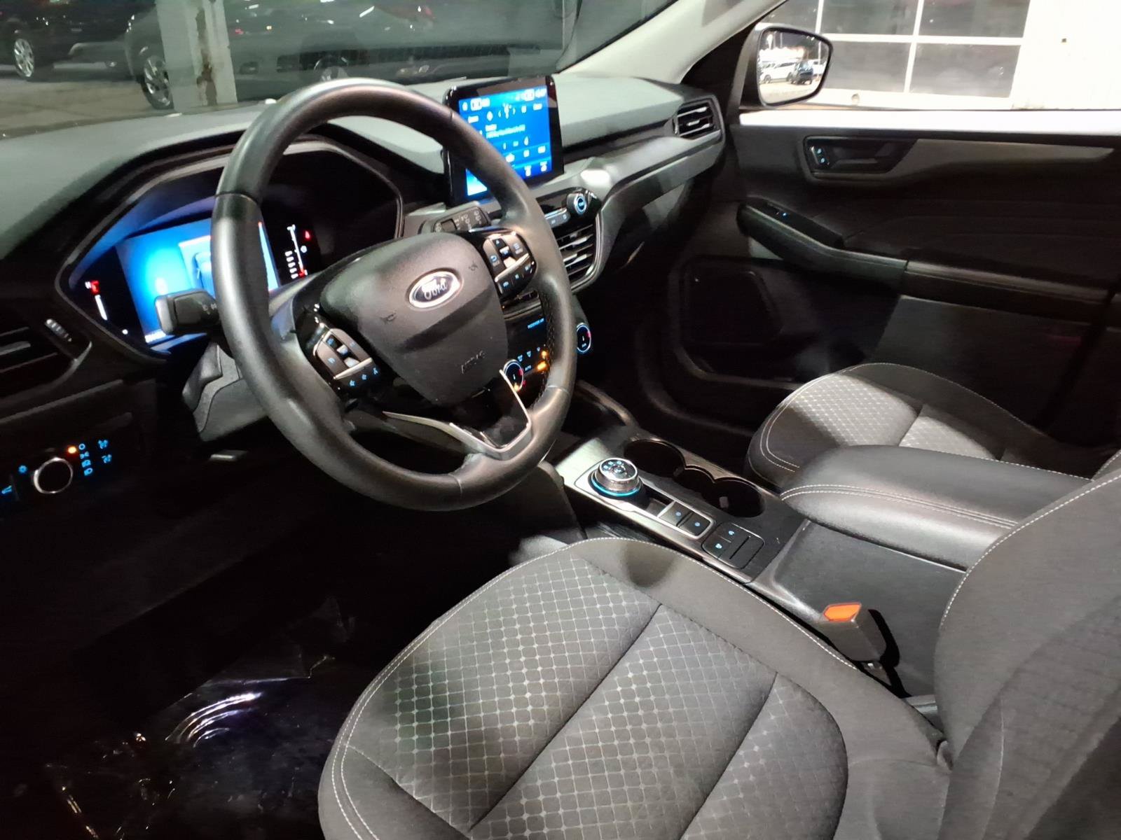 Certified 2024 Ford Escape Active w/ Cold Weather Package FWD image 10