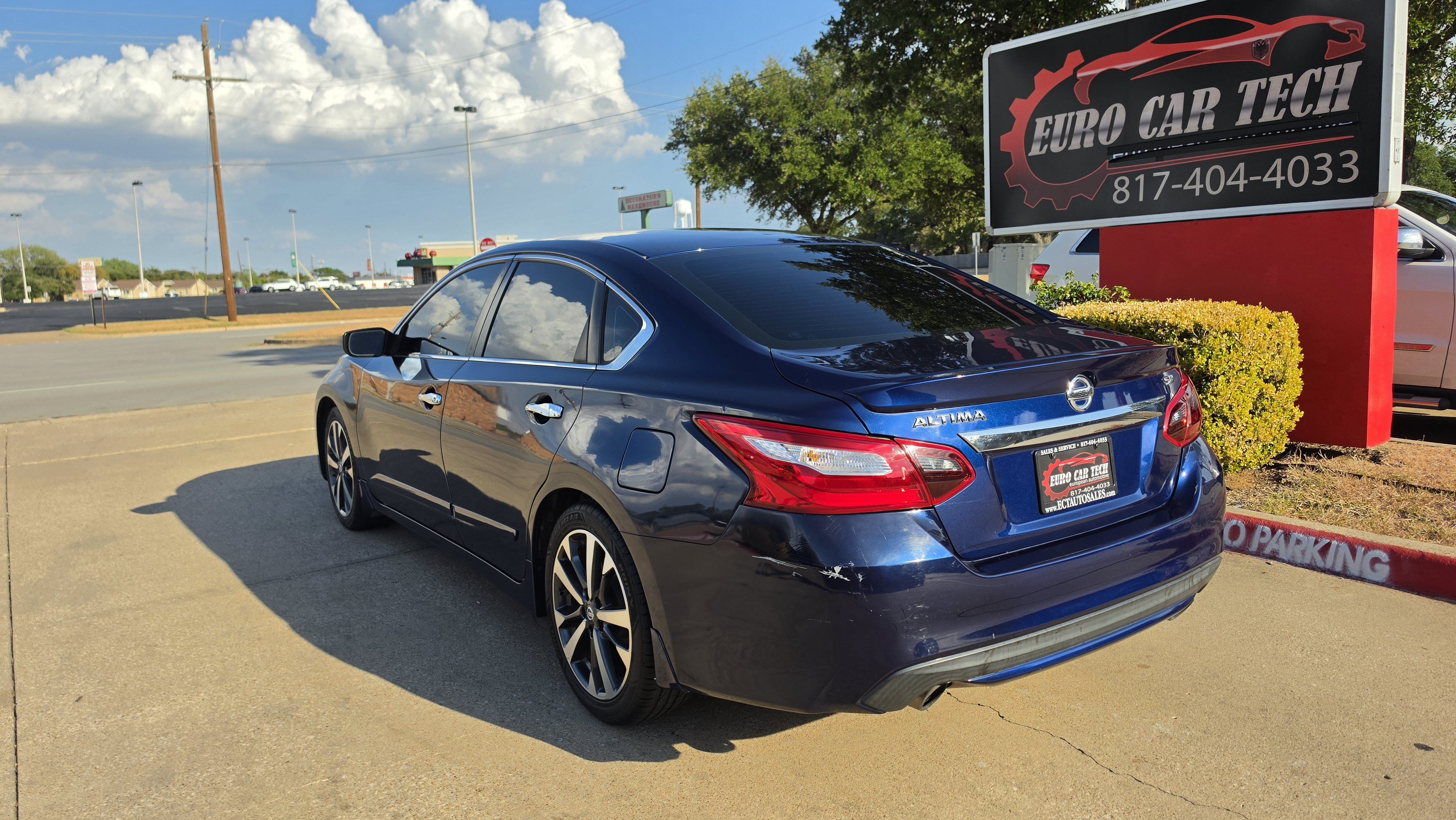 Used 2017 Nissan Altima 2.5 SR w/ LED Appearance Package FWD image 3