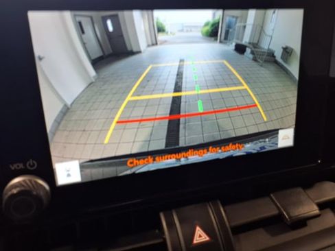 Used 2025 Toyota RAV4 XLE FWD image 11