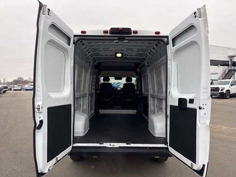 Used 2025 RAM ProMaster 2500 w/ Convenience Group image 21