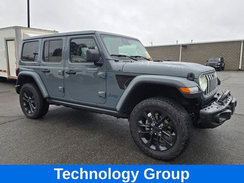 Used 2025 Jeep Wrangler Unlimited Sahara image 3