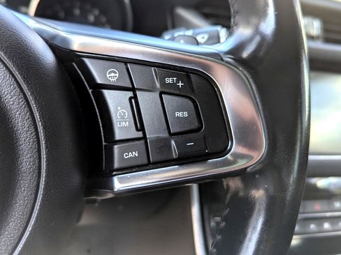 Used 2016 Jaguar XF R-Sport image 19