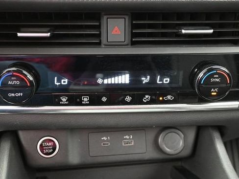 Used 2023 Nissan Rogue SV FWD image 21