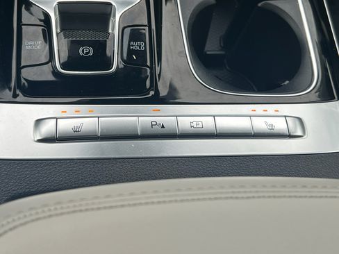 Used 2023 Kia Carnival EX FWD image 27