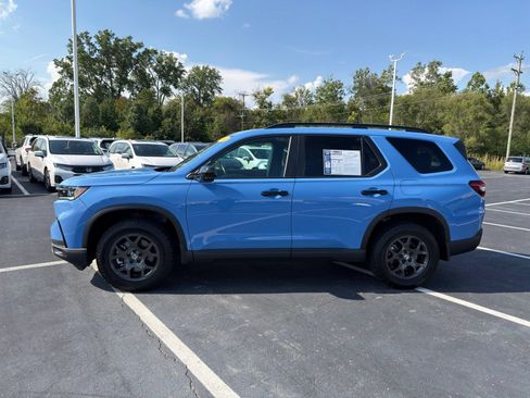 Used 2024 Honda Pilot TrailSport image 3
