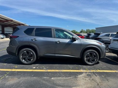Used 2025 Nissan Rogue SV AWD/4WD image 7