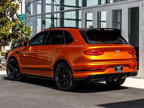 Used 2021 Bentley Bentayga image 3