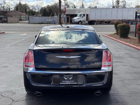 Used 2014 Chrysler 300 C w/ Driver Convenience Group RWD image 6