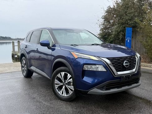 Used 2022 Nissan Rogue SV image 3