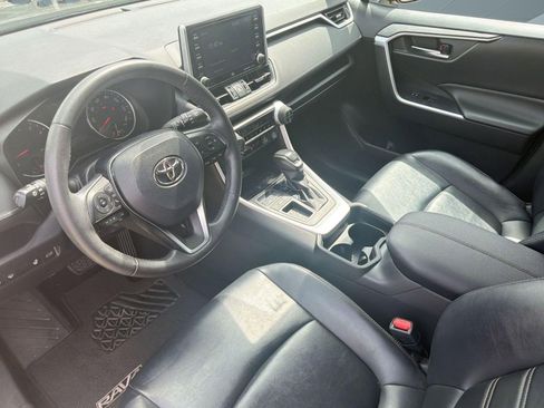 Used 2020 Toyota RAV4 XLE Premium FWD image 4