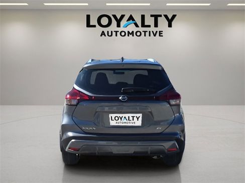 Used 2024 Nissan Kicks SV image 4
