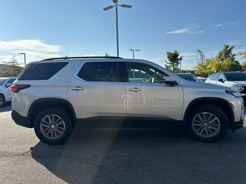 Used 2022 Chevrolet Traverse LT FWD image 6