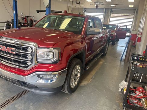 Used 2018 GMC Sierra 1500 SLT w/ SLT Premium Package image 2
