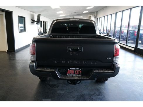 Used 2023 Toyota Tacoma TRD Off-Road w/ Technology Package AWD/4WD image 6