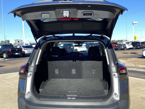 Used 2023 Nissan Rogue S image 25