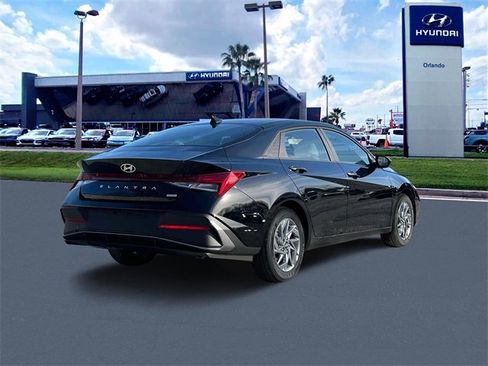 New 2025 Hyundai Elantra Blue image 7