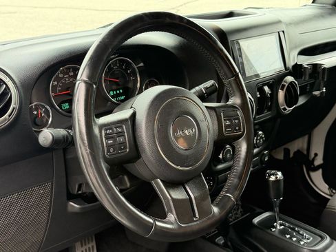 Used 2016 Jeep Wrangler Unlimited Sahara w/ Connectivity Group image 14