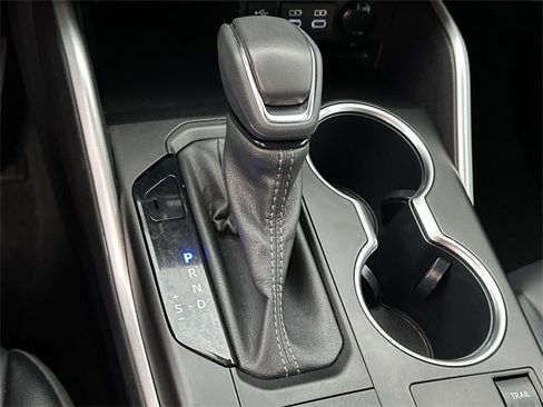 Certified 2023 Toyota Highlander XLE image 29