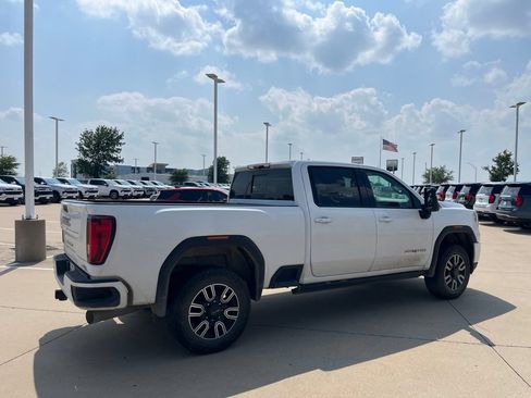 Used 2022 GMC Sierra 2500 AT4 w/ AT4 Preferred Package AWD/4WD image 5