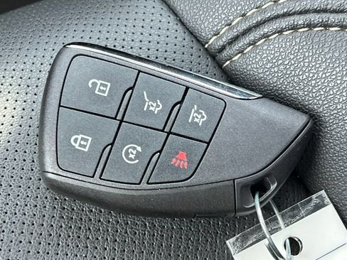 Used 2025 Chevrolet Suburban Premier AWD/4WD image 38
