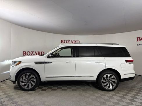 Used 2022 Lincoln Navigator Reserve AWD/4WD image 5