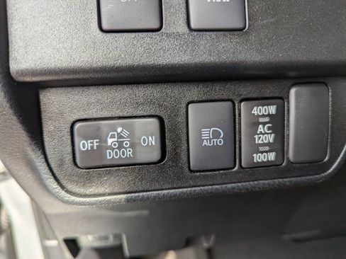 Used 2021 Toyota Tacoma Limited image 23