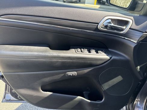 Used 2019 Jeep Grand Cherokee Limited image 10