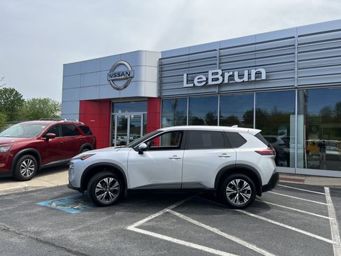 Used 2021 Nissan Rogue SV AWD/4WD image 2