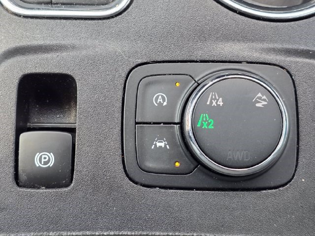 Used 2023 Chevrolet Traverse LT AWD/4WD image 36