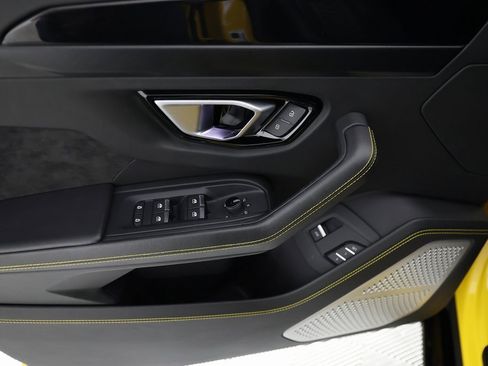 Used 2021 Lamborghini Urus image 16