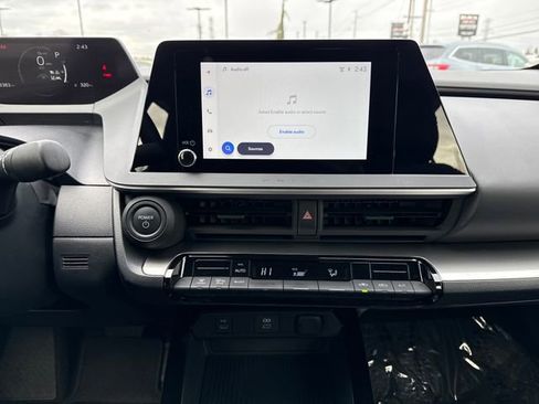 Used 2025 Toyota Prius LE image 25