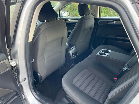 Used 2019 Ford Fusion SE image 13