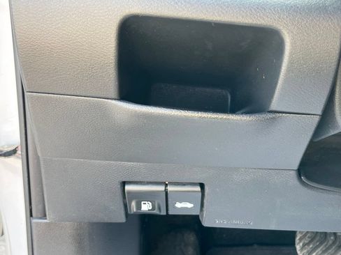 Used 2020 Nissan Kicks SV FWD image 16