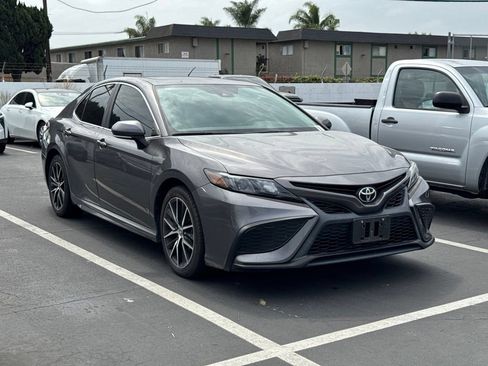 Used 2021 Toyota Camry SE w/ Convenience Package FWD image 1