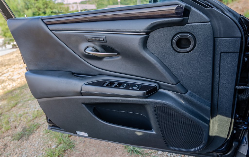 Used 2019 Lexus ES 350 w/ Premium Package FWD image 25