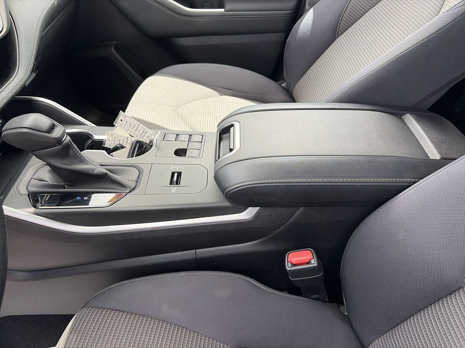 Used 2023 Toyota Highlander L FWD image 21