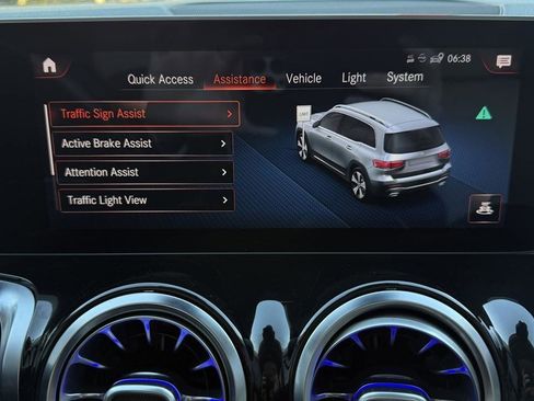 Used 2021 Mercedes-Benz GLB 250 4MATIC w/ Premium Package image 62